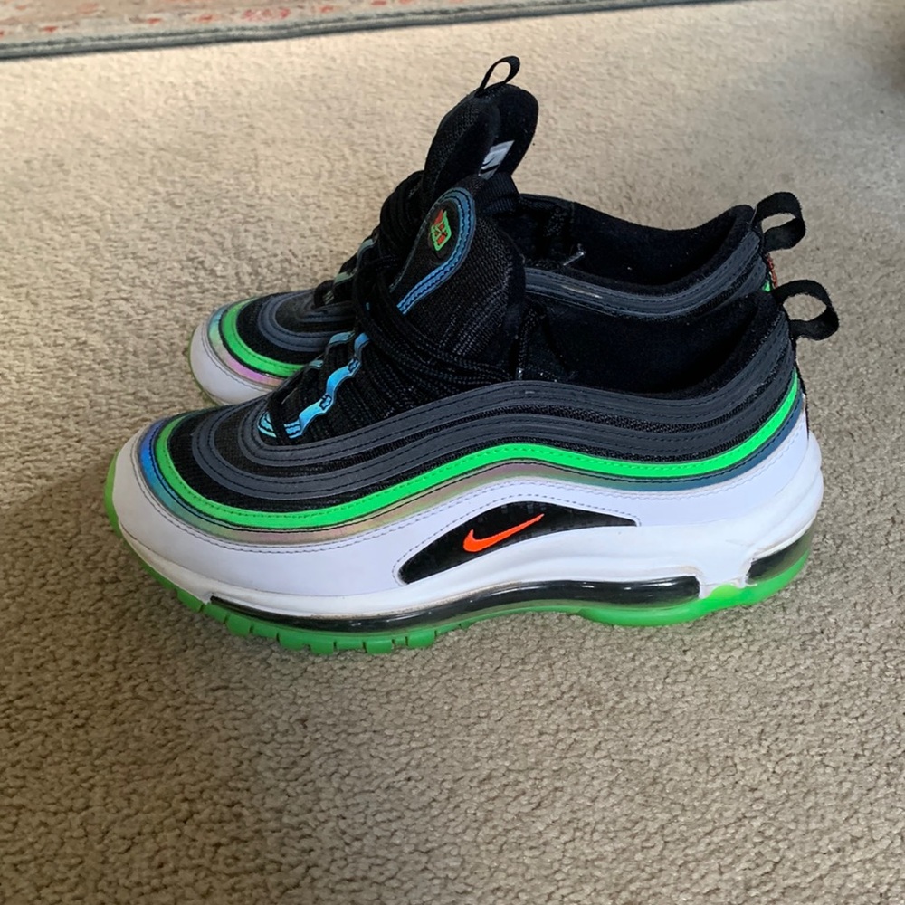 Selling size 6 Nike Air Max 97